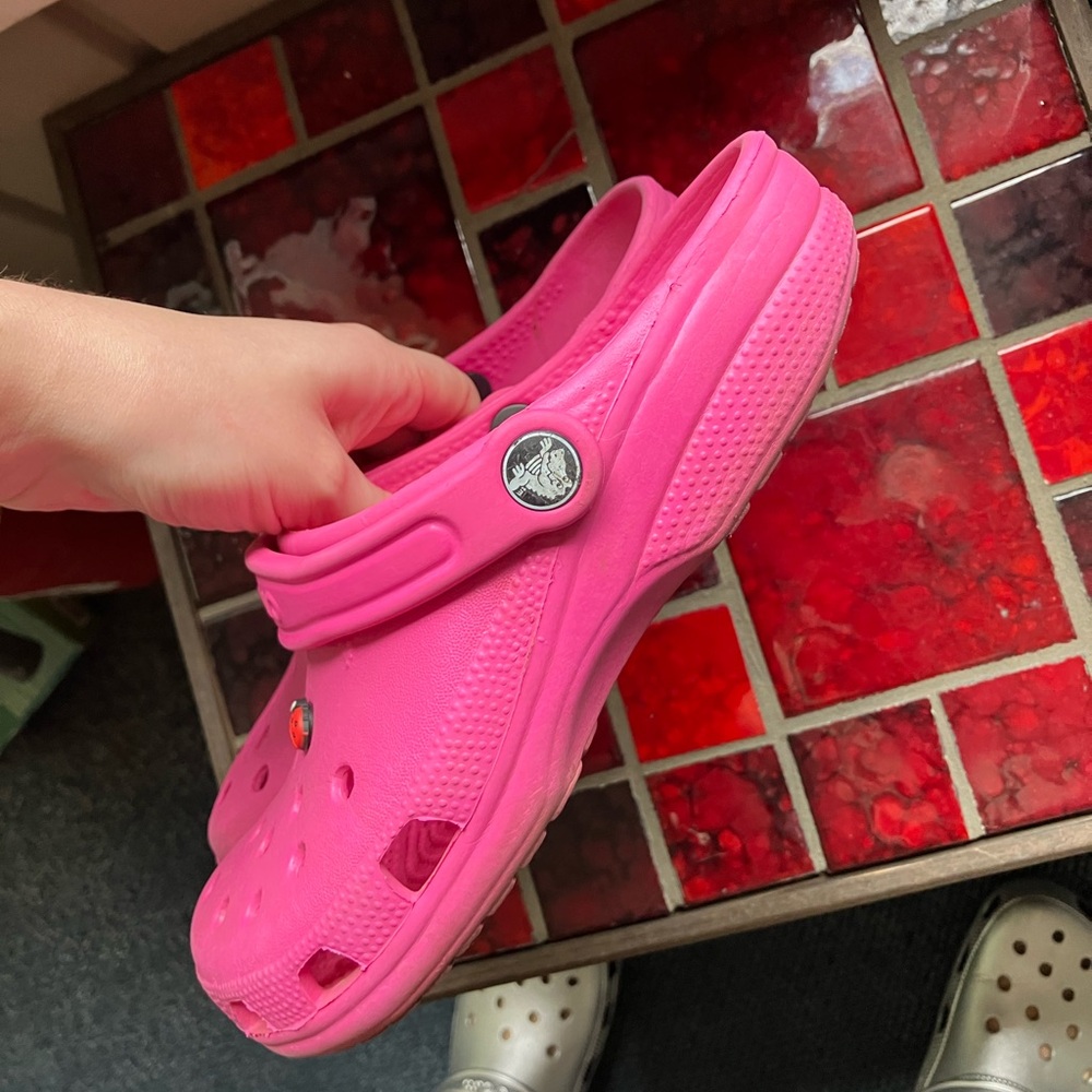 Retired Sun Burst Hot Pink Crocs Women’s 6-7 - Picture 6 of 6